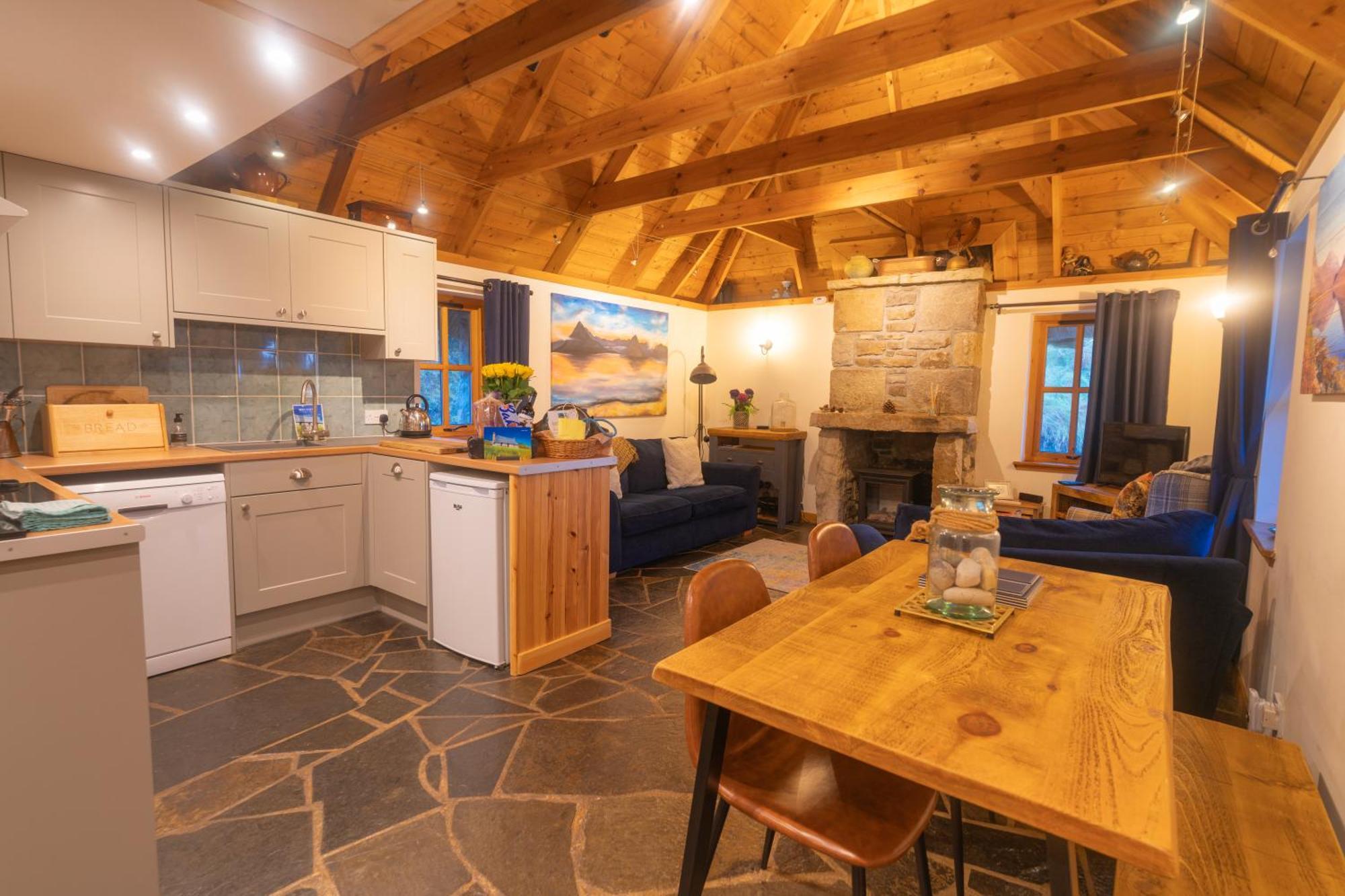 Tigh Lachie, Mary'S Thatched Cottages, Elgol, Isle Of Skye Exterior photo